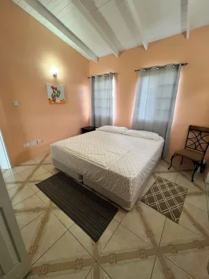 Panoramic view top floor apartment 10mins from Castries and Rodney Bay Hotels near Corinth Estate
