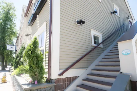 The Newport Lofts - 543 Thames Street