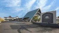 Wanderlust Inn Hotels near Creative Light Gallery