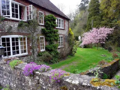 Bridge Cottage Hotels near Chichester Harbor