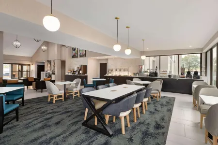 La Quinta Inn & Suites by Wyndham Dothan Отели в г. Дотан