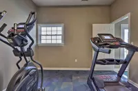 Lake-View Pool and Boat Slip! Ozarks Condo - Wifi