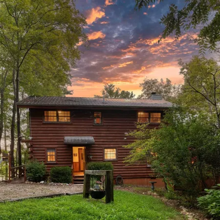 Lakefront Blairsville Cabin w/ Deck + Dock!