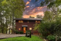 Lakefront Blairsville Cabin w/ Deck + Dock! - parking