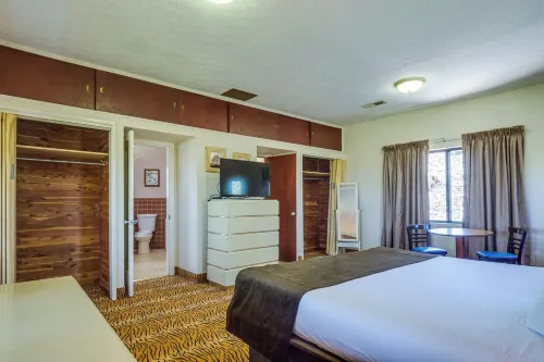 Ledge Lodge Burkesville Getaway Pool and Views! - Wifi