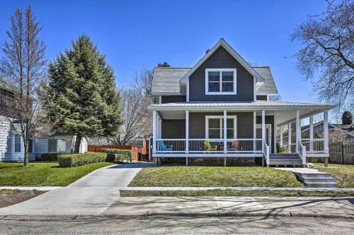 Dtwn Ludington Apt w/ Fire Pit: Day Trip to Slopes - 3-Star