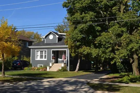 Clarendon Hills Top Floor Отели в г. Кларендон Хилс