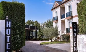 Airport Garden Hotel