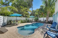 Siesta Key Dream Inn Rental - Close to Village! - Pools