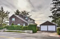 Waterfront Seaside Beach Home w/ Views & Hot Tub! - de playa