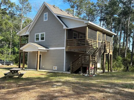 Charming 2-bed cottage located in the peaceful, 4x4 area of Carova Beach