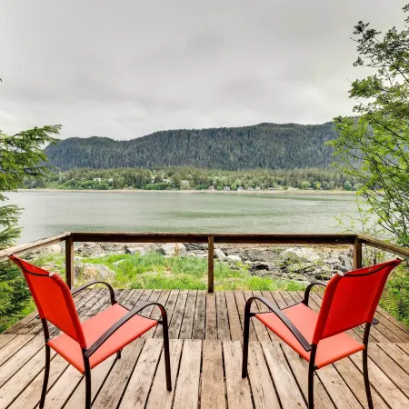 Juneau Vacation Home Stunning View and Beach Access