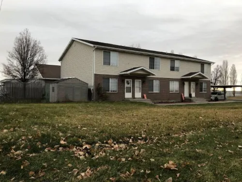 Great PRIVATE Family HOME! Big 3 Bed 3 Bath Private Yard