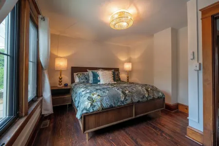 BRAND NEW! 3-Bedroom Barker House - Central Lawrence Отели в г. Дуглас