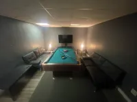 Ultimate Game House with Pool & Foosball Table Hotels near Walgreens