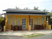 Water Front Hotel Hotels near Kenting Night Market