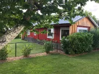 Idyllic vacation home away from the city noise directly on the Müritz arm