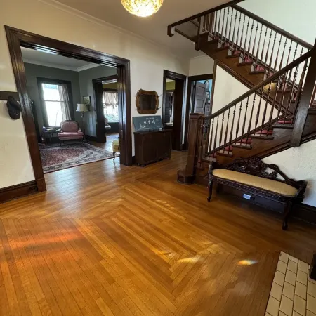 Williams House - 6-Bedroom Victorian Retreat & River Trailhead