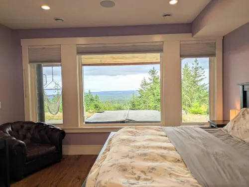 Mountain House of Wonder Hotels in Qualicum Beach