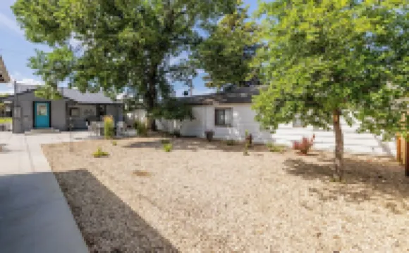 Updated 2-bedroom home in Cody, WY! Sleeps up to 6, with A/C