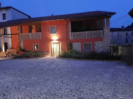 Decanter House - Wine Resort Alto Piemonte Отели в г. Vaprio D'agogna