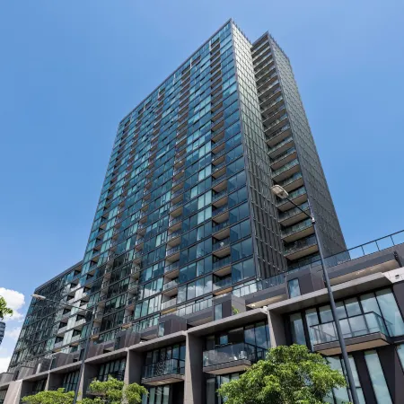 Melbourne Private Apartments - Stadium and Harbour Views