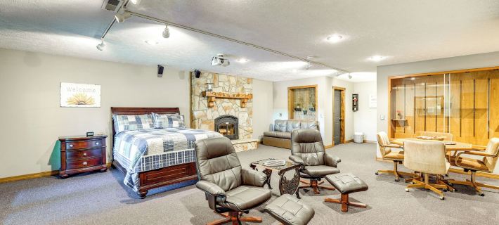 'Just a Cast Away' Cassville Cabin w/ Covered Deck Hotels in Barry County