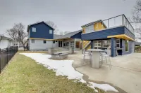Green Bay Getaway Near Lambeau Field and Resch! - بار