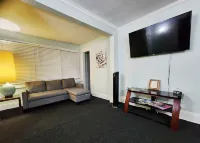 Two bedrooms Home Duplex in Historic Downtown lakeland