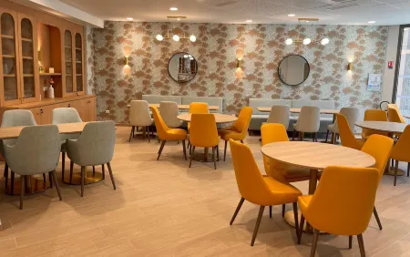 Zenao Appart'hôtels Châlons-en-Champagne Отели в г. Компертри