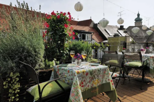 โรงแรมหลุยส์ โรงแรมใน