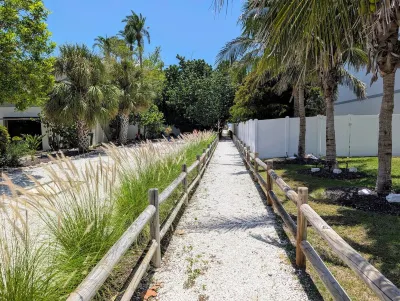 Cozy Cabana ....walk to the beach and St Armand's Circle! Lido beach附近的飯店