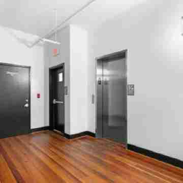 Knockout Loft- Near Plant Riverside Rooms