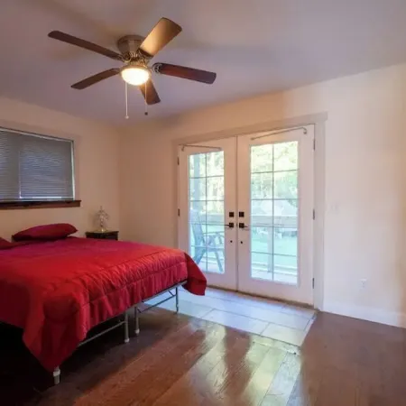 Elmhurst House/ Town-House - Gnd Floor - 3Bd Catskill Mtn View