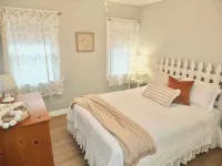 Steps to Beach & Alamitos Bay on LB Peninsula - Bungalows