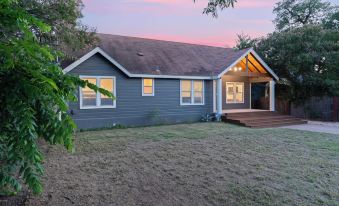 Casa Que Canta by Avantstay Private Pool, Firepit & Walkable East Austin Gem