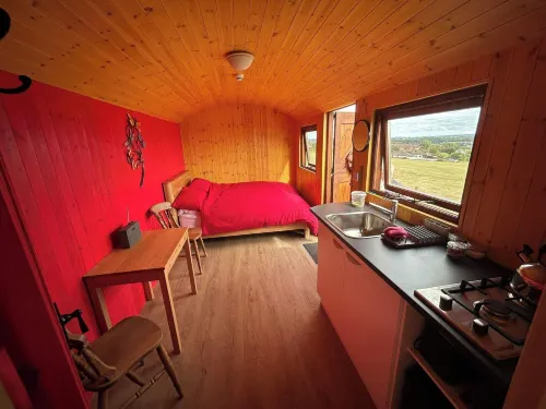 Shepherds Hut Near Bath Hotels in Radstock