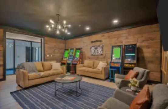 Luxe Lodge/Heated Pool/Hot Tub/Game Room/Sleeps 22/Rocky Top Sports Complex