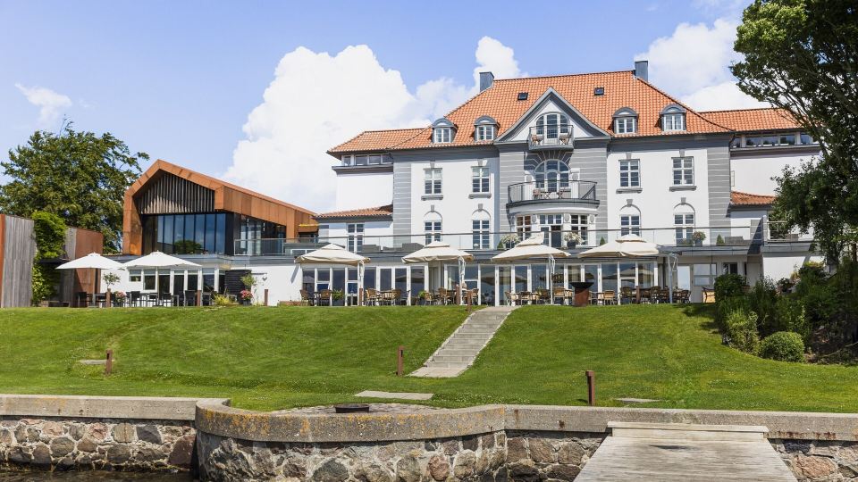 Sixtus Sinatur Hotel & Konference