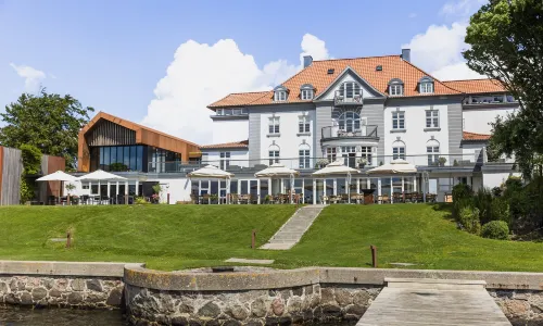 Sixtus Sinatur Hotel & Konference