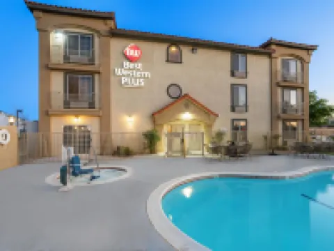 ベストウェスタン プラス ジョン ジェイ イン & スイーツ パームデールのホテル