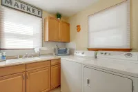 < 1 Mi to Colonial Beach: Coastal Gem w/ 2 Porches - 3-Star