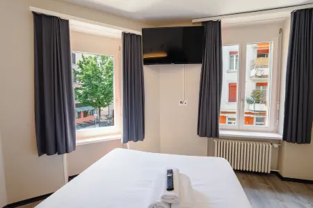 easyHotel Zurich Main Station Отели рядом с достопримечательностью «Flussbad Oberer Letten»