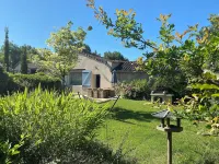 Gîte 30 minutes from Bordeaux, set in wooded grounds with swimming pool 西夫拉克德布萊埃住宿飯店