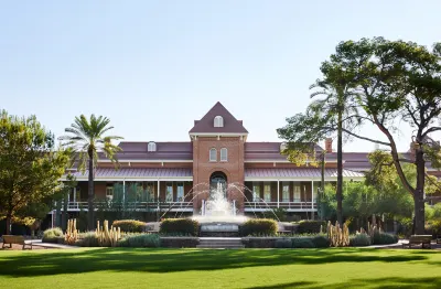 Graduate by Hilton Tucson Hotels near Philabaum Glass Gallery