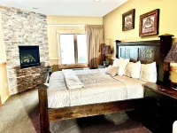 Lake Superior Condo~Whirlpool, Fireplaces, Balcony+Resort Amenties