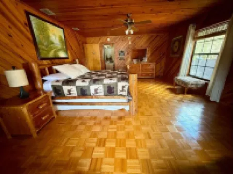Lakefront Cabin in Ocala Forest – Near Springs, Shops, Pet Friendly Getaway