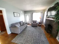 Downtown Retreat with large privacy fenced yard. Pet Friendly!