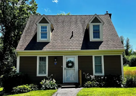 ESCAPE to Galena!  🌟Serenity Woods is your PREMIER, relaxing getaway!