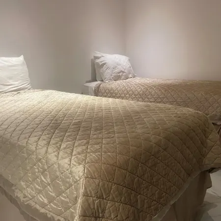 Portzvue Charming 2-bedroom apartment with WiFi, AC nestled in St. Peter